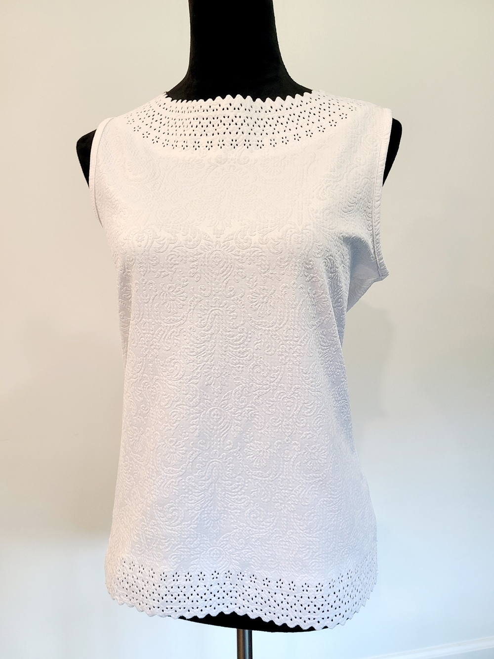 Women’s Sleeveless Eyelet Embossed Pattern Knit Top - White